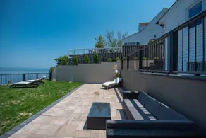 Coastal Retreat: Waterfront, Deck, Awesome Views - Image 3