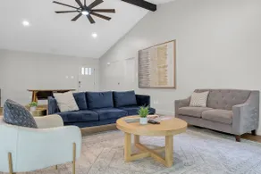 Stylish Woodlands Retreat Near Waterway & Pavilion - Image 3
