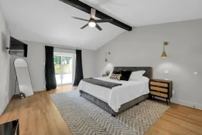 Stylish Woodlands Retreat Near Waterway & Pavilion - Image 4