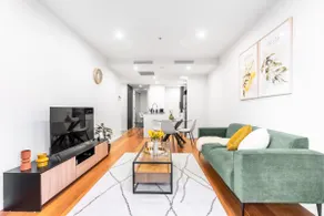 Sunlit Sanctuary in Canberra CBD, Parking, Wifi - Image 2