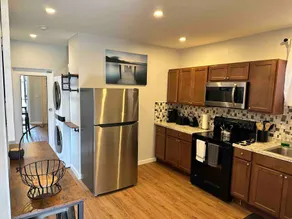 Two bedrooms with parking & washer/dryer - Image 4