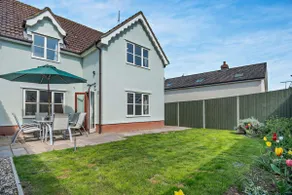 4 Bed in Woodbridge oc-s27356 - Image 3