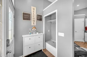 12 Spacious Home W Ac Crib Garage By Airport - Image 2
