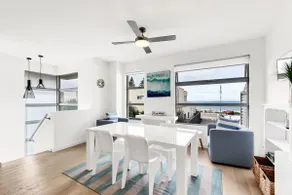 Stunning Sea Views in Excellent Location - Image 4