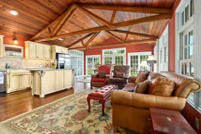 Shoreline Cottage - Direct Lake Access - Image 3