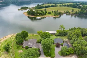 Shoreline Cottage - Direct Lake Access - Image 2