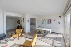 Seaview Apartment on the Beach - Free Parking - Image 2