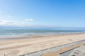 Seaview Apartment on the Beach - Free Parking - Image 3