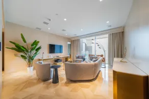 Astonishing 1BR Apt with Sea View - Image 4