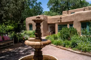 Historic Garden Retreat | Hot Tub, Walk to Plaza - Image 4