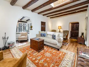 Historic Garden Retreat | Hot Tub, Walk to Plaza - Image 5