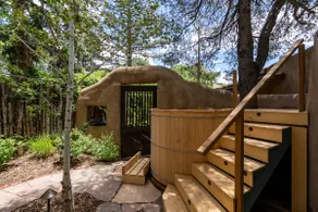 Historic Garden Retreat | Hot Tub, Walk to Plaza - Image 3