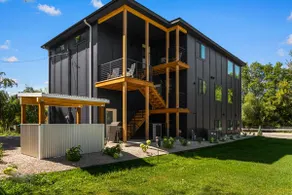 Winter House - Great home located within walking d - Image 2