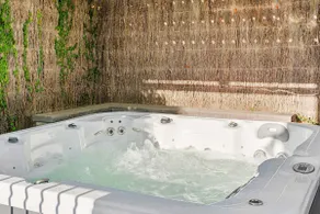 Hillside Luxe With Spa Bay Views - Image 2