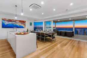 Hillside Luxe With Spa Bay Views - Image 3