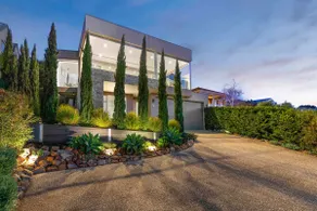 Hillside Luxe With Spa Bay Views - Image 4
