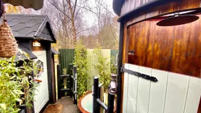 Shepard hut - Hot Tub, Outdoor Shower, Bath - Image 2