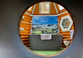 Shepard hut - Hot Tub, Outdoor Shower, Bath - Image 4