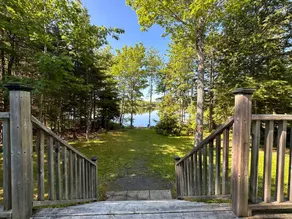 Lakefront with fire-pit and deck near Martock Ski - Image 2