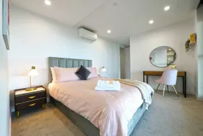 Luxury 3BRM Condo Pool Yoga Gym 2-Carport BoxHill - Image 4