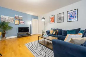 3 Bed Canal St Flat Sleeps 9 City Centre - Image 2