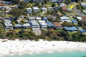 On Cyrus at Hyams Beach - Image 3