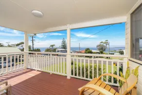 On Cyrus at Hyams Beach - Image 5