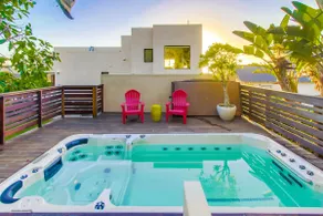 Cliffs Luxury Estate - Ocean Views, Yard, AC & Spa - Image 4