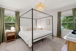 Designer home close to RDU and downtown, sleeps 12 - Image 4