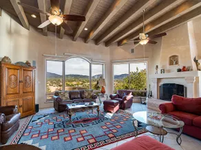 Dorthia Garden Retreat & Views - Image 5