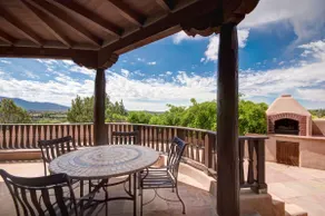 Dorthia Garden Retreat & Views - Image 3