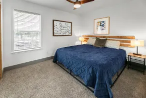 Woodland: Comfy King Beds, Walk to A&M Campus - Image 3