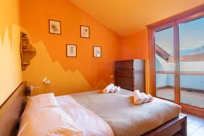 Spacious mountain view attic apartment - Image 2