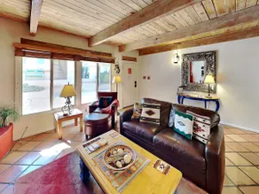 Artist Rd 7 | Cozy Fireplace, Pool Access, Centrally Located - Image 4