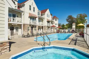 The Savannah: 2BR + Loft Townhome Sleeps 8 | Pool, Hot Tub, Free Golf, Near Lake Michigan - Image 3