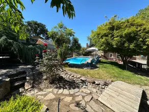 The Pool House - Image 3