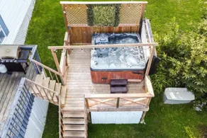 Oasis on the SHORE of the LAKE with HOT TUB and SKIING 3 minutes away - Image 5
