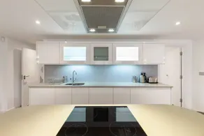 Bright 1 Bedroom Apartment in London - Image 2