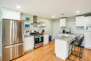 Spacious Yard: Pet-Friendly Home in San Antonio! - Image 2