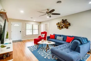 Spacious Yard: Pet-Friendly Home in San Antonio! - Image 4