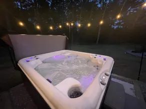 Brand New 4BR- fire pit, hot tub, game room. - Image 5