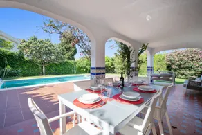Beautiful Beachside Villa with Private Pool - Image 2