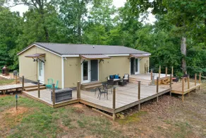 Buchanan Home w/ Deck, 4 Mi to Paris Landing! - Image 2