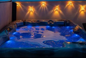 Spa&Stay - Anna Outdoor Private Jacuzzi - Image 4