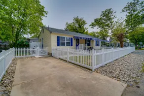 Pet-Friendly Villas Vacation Rental: Walk to Bay - Image 2