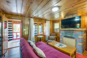 Charming Michigan Cottage w/ Sunroom & Lake Access - Image 4