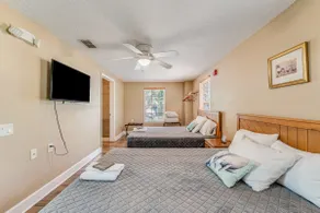 Manatee Room - Image 2