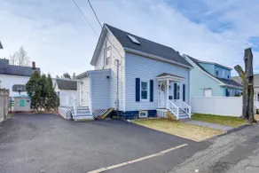 Entire Home 2BR/2BTH Quite Area with parking - Image 3