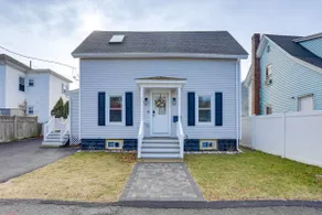Entire Home 2BR/2BTH Quite Area with parking - Image 2