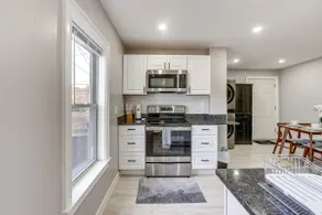 Entire Home 2BR/2BTH Quite Area with parking - Image 5